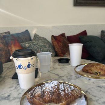 Savvvys - Nutella Croissant - Internet Cafes Near Me - Pasadena, California
