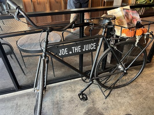 JOE & THE JUICE by null