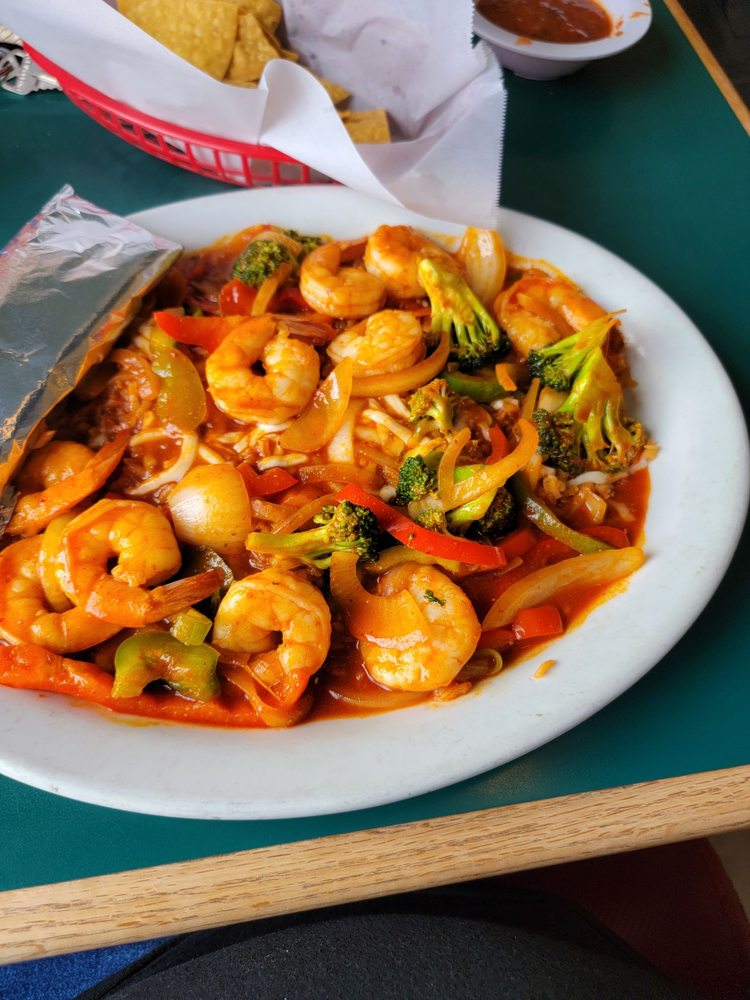 Tacos Y Maricos El Compa