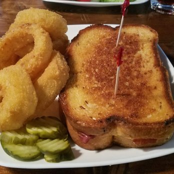 Sportsmans Grille - Ruben and onion rings - American Near Me - Williamsburg, Virginia Sportsmans Grille - Ruben and onion rings - American Near Me - Williamsburg, Virginia
