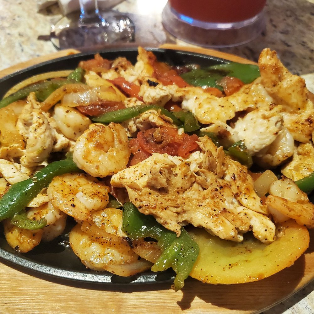 Los Portales - Murray - a plate of chicken and peppers - Mexican Near Me - Murray, Kentucky Los Portales - Murray - a plate of chicken and peppers - Mexican Near Me - Murray, Kentucky