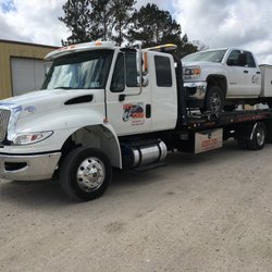Lee's Towing