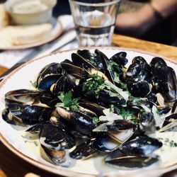 Lucia Wine Bar & Grill - Mussel - garlic&cream source？