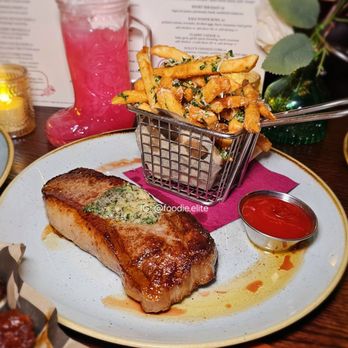 Dolly's - Steak Frites - Cocktail Bars Near Me - New York, New York