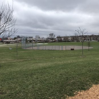 Waterdown Memorial Park - Ball diamond - Parks Near Me - Hamilton, Ontario
