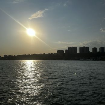 Circle Line Sightseeing Cruises - Boat Tours Near Me - New York, New York Circle Line Sightseeing Cruises - Boat Tours Near Me - New York, New York
