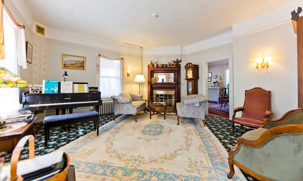 The Elmhurst Inn by null