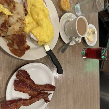 Lou Mitchell's - Traditional Eggs Benedict - Breakfast & Brunch Near Me - Chicago, Illinois Lou Mitchell's - Traditional Eggs Benedict - Breakfast & Brunch Near Me - Chicago, Illinois
