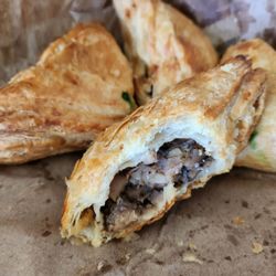 Vien Dong - Veggie patechaud $1.25 are flaky to share with my parents & brother's family 7/21/23