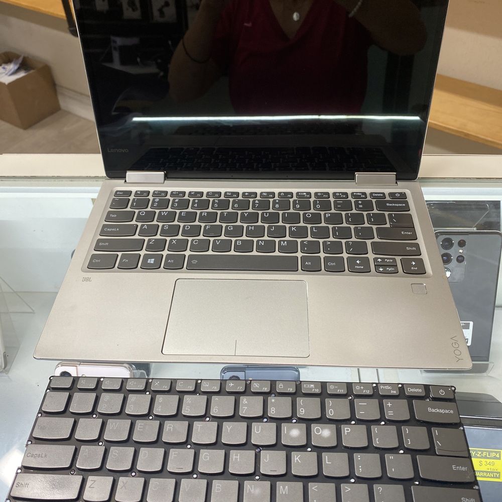 LA Tech Repairs - New keyboard in place - Mobile Phone Repair Near Me - Tarzana, California LA Tech Repairs - New keyboard in place - Mobile Phone Repair Near Me - Tarzana, California