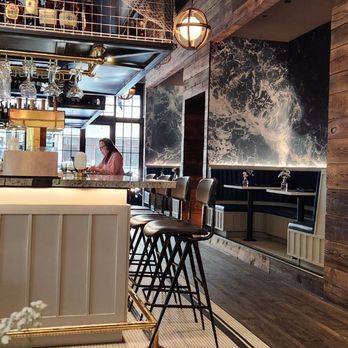 Plank Provisions - Bar area - Seafood Near Me - Fort Worth, Texas
