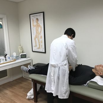 Kim's Acupuncture - Dr. Kim treating a patient - Acupuncture Near Me - Leesburg, Virginia Kim's Acupuncture - Dr. Kim treating a patient - Acupuncture Near Me - Leesburg, Virginia