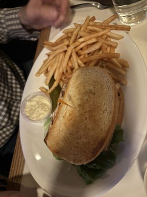 Davis' Pub by null