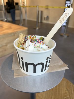 Mimi's Frozen Yogurt by null