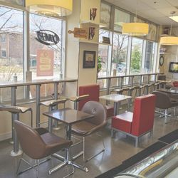 Café Coin des Délices - Escape to our warm and inviting coffee shop, where delicious aromas and friendly faces welcome you. Relax with a coffee, pastry, or light me