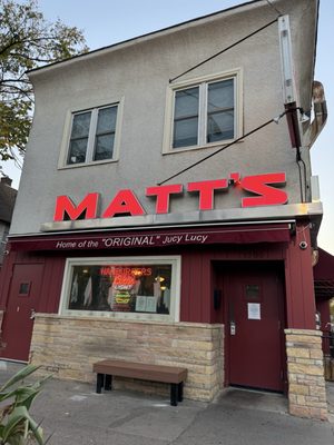 Matt's Bar and Grill by null