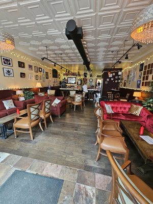 Room for Friends ... a wine bar! by null