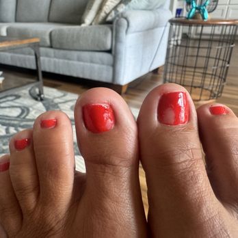 Aura Nail & Spa - Nail polish didn't make it more than 4 hours - Nail Salons Near Me - Houston, Texas