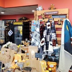 The Hive Cafe - Store attached
