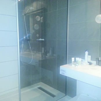 Mercure Lyon la Part Dieu - Bathroom & dual shower - Hotels Near Me - Lyon, 69