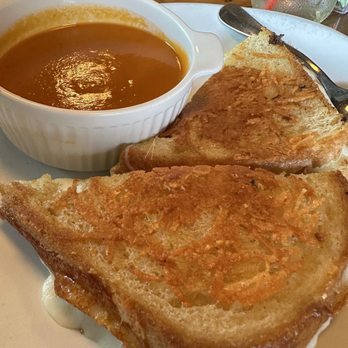 Marinade On Main - Grilled cheese with tomato soup - American Near Me - Ramona, California Marinade On Main - Grilled cheese with tomato soup - American Near Me - Ramona, California