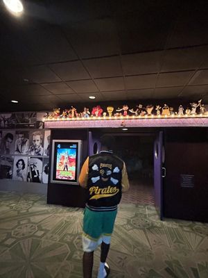 Hollywood Palms Cinema by null