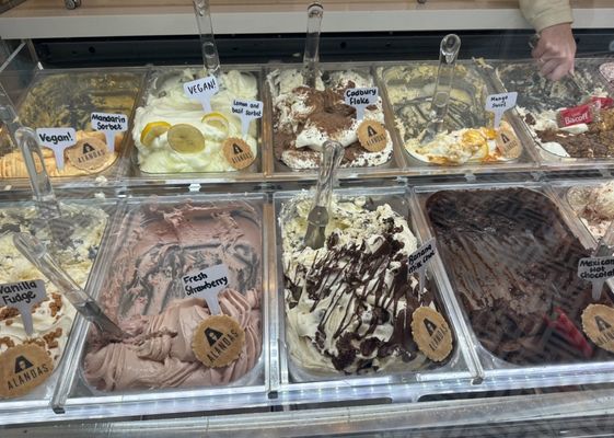 Alandas Gelato by null