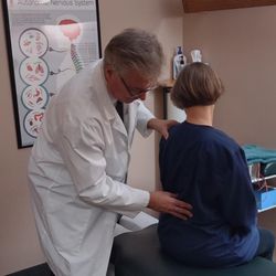 First Chiropractic - Neck pain
Call Dr. Lowell Magelssen from First Chiropractic