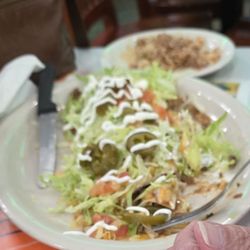 Si Señor - Burrito Cardo. Comes with lettuce,tomato,jalapeños, groundwater inside. Shell is flour tortilla. Came with side dish refried beans & rice.