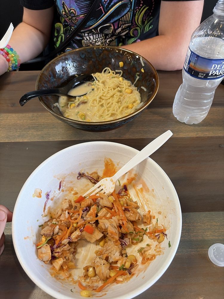 Oshi Poke Bowl & Sushi Logo