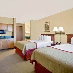 Pinedale Hotel & Suites