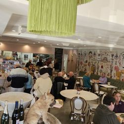 La Provence Patisserie - The dining room