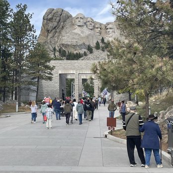Mount Rushmore National Memorial - Landmarks & Historical Buildings Near Me - Keystone, South Dakota