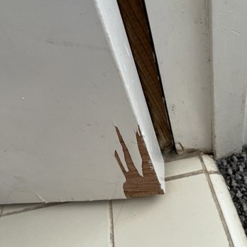 Mountain Home Inn - Bathroom door trashed. - Bed & Breakfast Near Me - Mill Valley, California