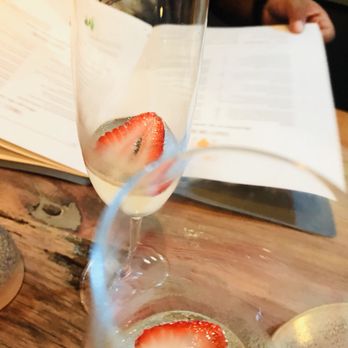 Moku Kitchen - Cocktail Bars Near Me - Honolulu, Hawaii