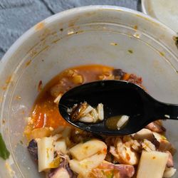 Ostioneria Michoacan - Me salio una cucaracha en el caldo y no regresan el dinero There was a roach in my soup and they don't give refund
