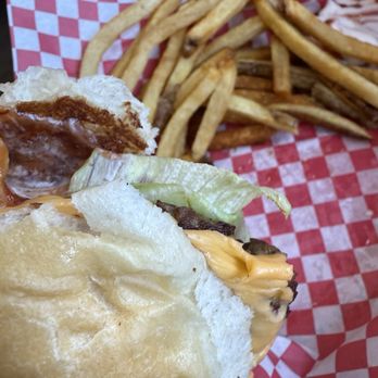 V's Kitchen - The best bun, burger and fries!!! - Comfort Food Near Me - Fort Stockton, Texas