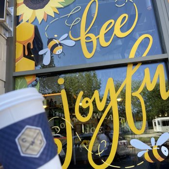 Commonwealth Joe - Cookie butter latte, taste like a graham cracker. Very good. - Cafes Near Me - Arlington, Virginia