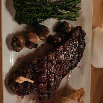 Hugo's Cellar - 10oz NY with veggies and au gratin potatoes - American Near Me - Las Vegas, Nevada Hugo's Cellar - 10oz NY with veggies and au gratin potatoes - American Near Me - Las Vegas, Nevada