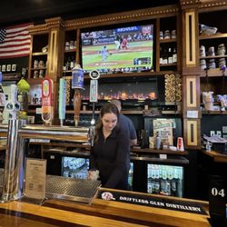 Primal Cue - Order your drinks at the bar