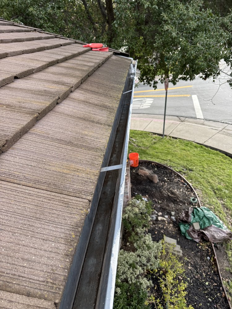 Slide of Roof Gutter Expert