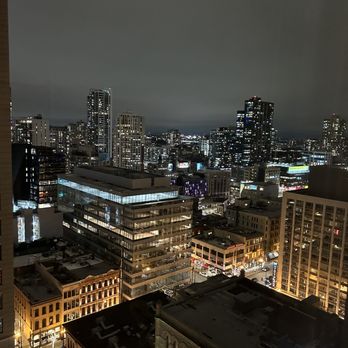SpringHill Suites by Marriott Chicago Downtown/River North - View from a 25th floor room. - Hotels Near Me - Chicago, Illinois SpringHill Suites by Marriott Chicago Downtown/River North - View from a 25th floor room. - Hotels Near Me - Chicago, Illinois