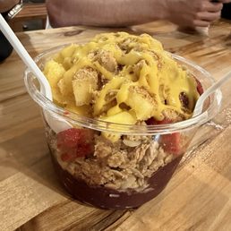 Açaí bowl substitute pineapple for the bananas Açaí bowl substitute pineapple for the bananas