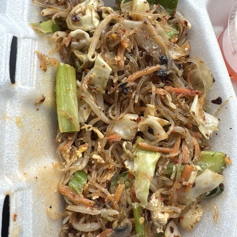 Pad woonsen ( veggie) level 2 (out of 4 )spice, I had eaten half of this because I couldn't wait haha Pad woonsen ( veggie) level 2 (out of 4 )spice, I had eaten half of this because I couldn't wait haha
