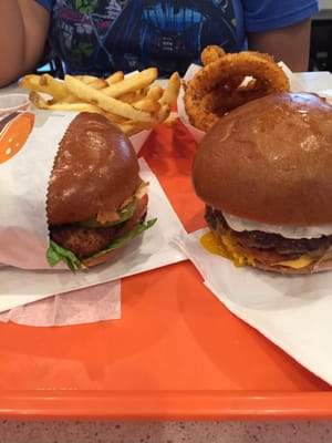 Flippin' Good Chicken, Burgers, Beer by null