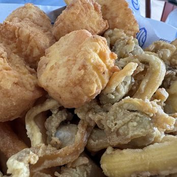 Bob's Clam Hut - Pick two with scallops and fried clams! Juicy tender scallops!!!! And clams with no grit!! - Seafood Near Me - Kittery, Maine