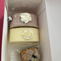 Par Amour Pâtisserie Café - Cake rolls and pound cake