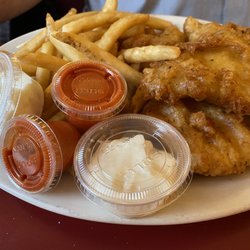 Giovanni's Restaurant - Fish fries tartar sauce and hot sauce