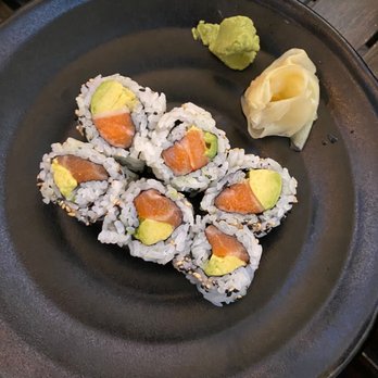 Kuro Bistro - Salmon avocado roll - Japanese Near Me - Lake Forest, Illinois