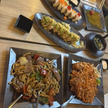 Suri Sushi Thai - Udon noodles, pad Thai, Weston roll, kiss me on the lips roll, miso soup - Ramen Near Me - Weston , Florida